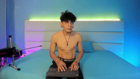 Snapshot of abrilandjulian chatting on 02/27/26, 11:43 Abril and Julian online show from 02/27/26, 11:43