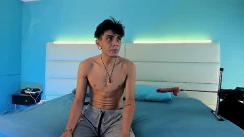 Abril and Julian online show from 03/10/26, 11:48