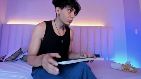 Abril and Julian online show from 05/28/26, 11:51