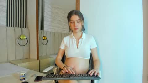 Natalia online show from 04/19/26, 02:44