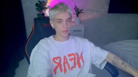 Snapshot of abslut chatting on 09/13/25, 06:29 Nick online show from 09/13/25, 06:29