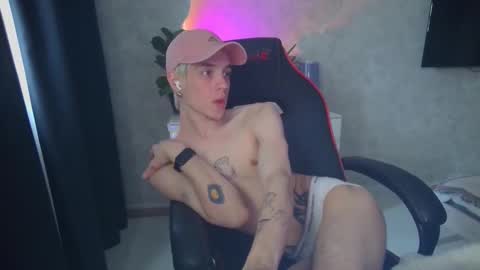 Snapshot of abslut chatting on 10/01/25, 06:41 Nick online show from 10/01/25, 06:41