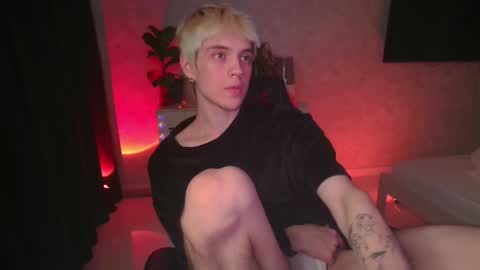 Snapshot of abslut chatting on 10/11/25, 05:11 Nick online show from 10/11/25, 05:11