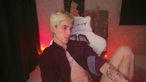 Snapshot of abslut chatting on 10/24/25, 04:36 Nick online show from 10/24/25, 04:36