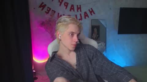 Snapshot of abslut chatting on 11/03/25, 02:29 Nick online show from 11/03/25, 02:29