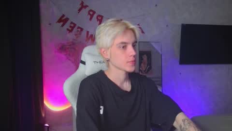 Snapshot of abslut chatting on 11/05/25, 04:51 Nick online show from 11/05/25, 04:51