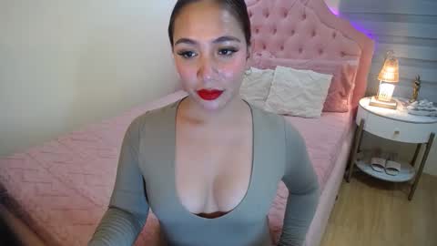 Snapshot of absolutely_gurjuice69 chatting on 11/17/25, 04:24 Hope online show from 11/17/25, 04:24