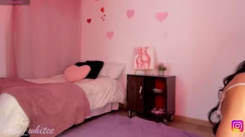 Snapshot of aby_whitee chatting on 09/23/25, 01:47 Aby online show from 09/23/25, 01:47