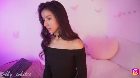 Snapshot of aby_whitee chatting on 11/06/25, 05:19 Aby online show from 11/06/25, 05:19