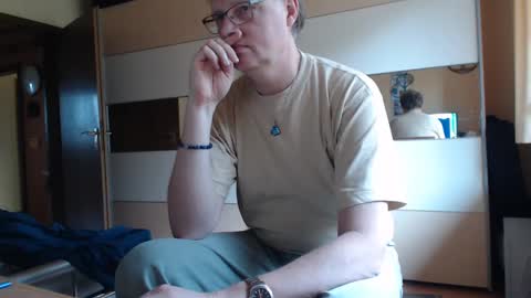 Snapshot of ach471 chatting on 12/05/24, 09:28 ach471 online show from 12/05/24, 09:28