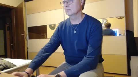 Snapshot of ach471 chatting on 12/08/24, 05:11 ach471 online show from 12/08/24, 05:11