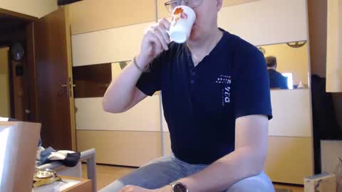 Snapshot of ach471 chatting on 12/31/24, 08:15 ach471 online show from 12/31/24, 08:15