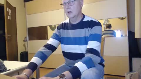 Snapshot of ach471 chatting on 01/01/25, 02:52 ach471 online show from 01/01/25, 02:52