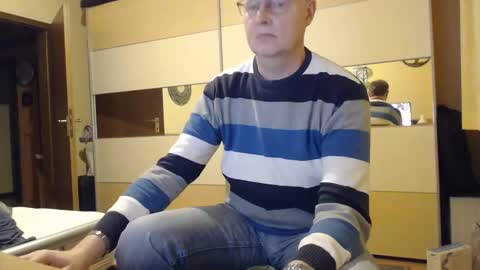 Snapshot of ach471 chatting on 01/01/25, 06:27 ach471 online show from 01/01/25, 06:27