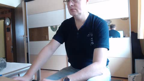 Snapshot of ach471 chatting on 01/04/25, 10:16 ach471 online show from 01/04/25, 10:16