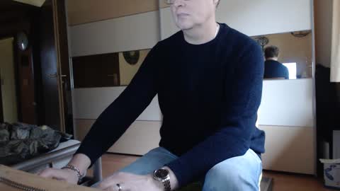 Snapshot of ach471 chatting on 01/24/25, 10:00 ach471 online show from 01/24/25, 10:00