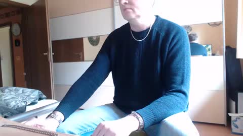 Snapshot of ach471 chatting on 01/26/25, 12:33 ach471 online show from 01/26/25, 12:33