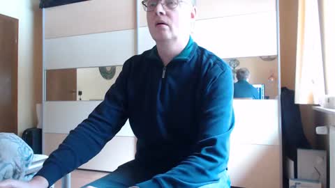 Snapshot of ach471 chatting on 02/15/25, 12:22 ach471 online show from 02/15/25, 12:22