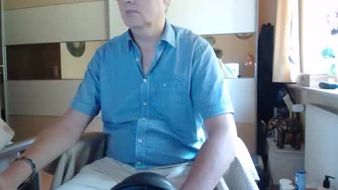 Snapshot of ach471 chatting on 09/11/25, 06:35 ach471 online show from 09/11/25, 06:35