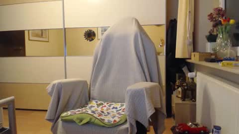 Snapshot of ach471 chatting on 10/14/25, 04:57 ach471 online show from 10/14/25, 04:57