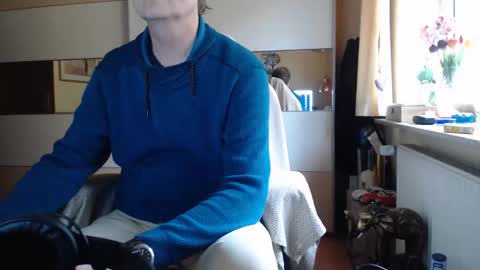 Snapshot of ach471 chatting on 11/08/25, 11:32 ach471 online show from 11/08/25, 11:32