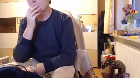 Snapshot of ach471 chatting on 11/14/25, 07:29 ach471 online show from 11/14/25, 07:29