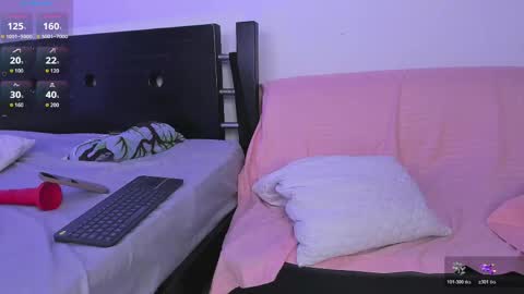 centric independent model   online show from 04/17/26, 12:46