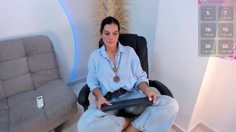 Snapshot of ada_monroe10 chatting on 09/24/25, 01:25 online show from 09/24/25, 01:25