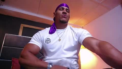 adam_fit19cm online show from 05/01/26, 01:32