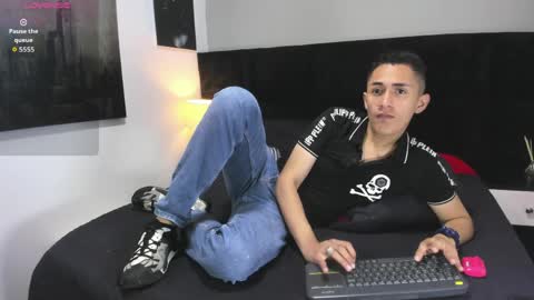 adam_walker_1 online show from 04/22/26, 02:29