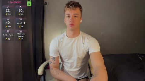 Hi Im Adam Glad to see u here 3 And its my first day online show from 04/05/26, 12:41