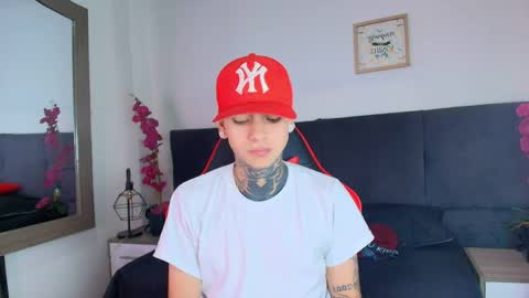 AdamsWalkerr  online show from 04/09/26, 12:32