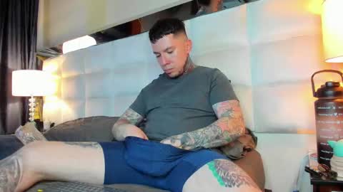 Snapshot of adamtatts chatting on 09/22/25, 01:51 Adam online show from 09/22/25, 01:51