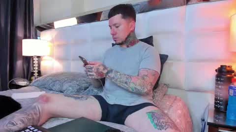 Snapshot of adamtatts chatting on 10/24/25, 02:19 Adam online show from 10/24/25, 02:19