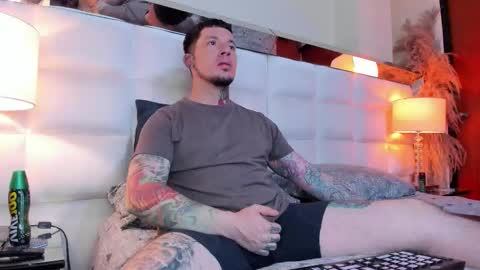 Snapshot of adamtatts chatting on 10/28/25, 03:43 Adam online show from 10/28/25, 03:43