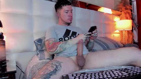 Snapshot of adamtatts chatting on 11/25/25, 05:57 Adam online show from 11/25/25, 05:57