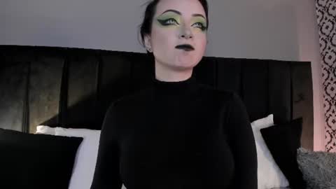 Snapshot of adeelinee chatting on 06/11/26, 12:32 Ade online show from 06/11/26, 12:32