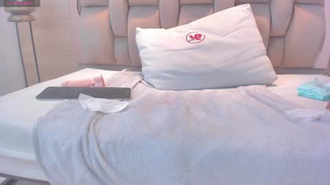 adela chase online show from 02/07/25, 05:10