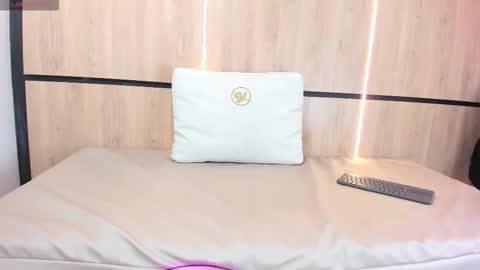 adela chase online show from 12/23/25, 01:58