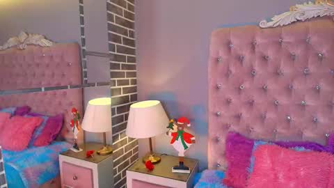 Adelaine online show from 12/19/25, 04:19