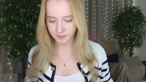 Snapshot of adele_armas chatting on 02/24/25, 12:30 Adele online show from 02/24/25, 12:30