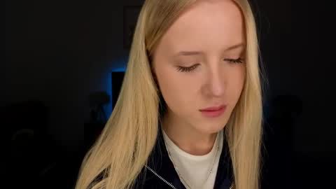 Adele online show from 04/15/26, 09:04