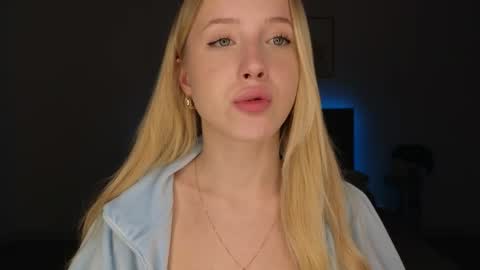 Snapshot of adele_armas chatting on 05/17/26, 08:16 Adele online show from 05/17/26, 08:16