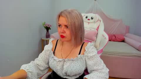 AdeleRavelle online show from 07/14/26, 05:01