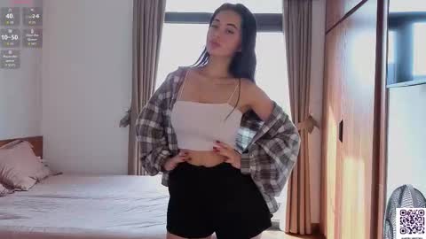 Snapshot of adelia_ntmu chatting on 10/31/25, 01:06 Adelia online show from 10/31/25, 01:06