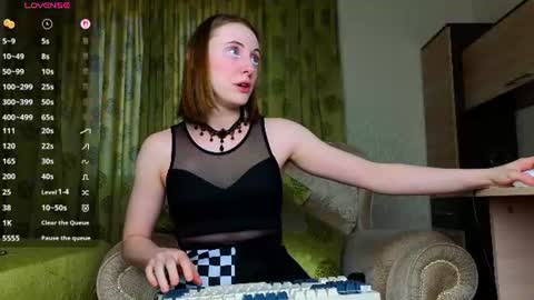 Snapshot of adelina_cowell chatting on 06/10/26, 02:05 Adelina online show from 06/10/26, 02:05
