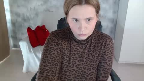 adelinalawson online show from 04/17/26, 08:39