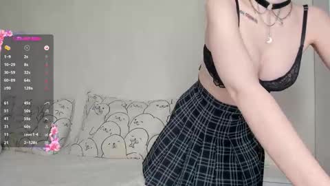 adelins_peach online show from 11/22/25, 10:47