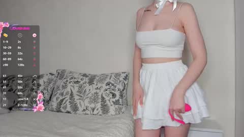 adelins_peach online show from 11/27/25, 10:28