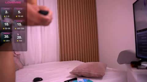 Snapshot of adellevixen chatting on 11/06/25, 06:25 Adelle online show from 11/06/25, 06:25